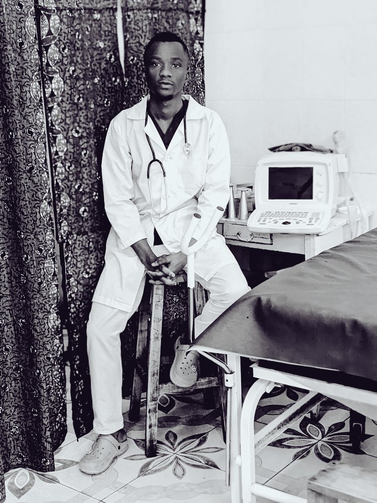 MuderhwaAlbert's tweet photo. La médecine est noble ,  c'est pour cela qu'on doit la faire avec passion .

#malks https://t.co/wETLcUuu0w