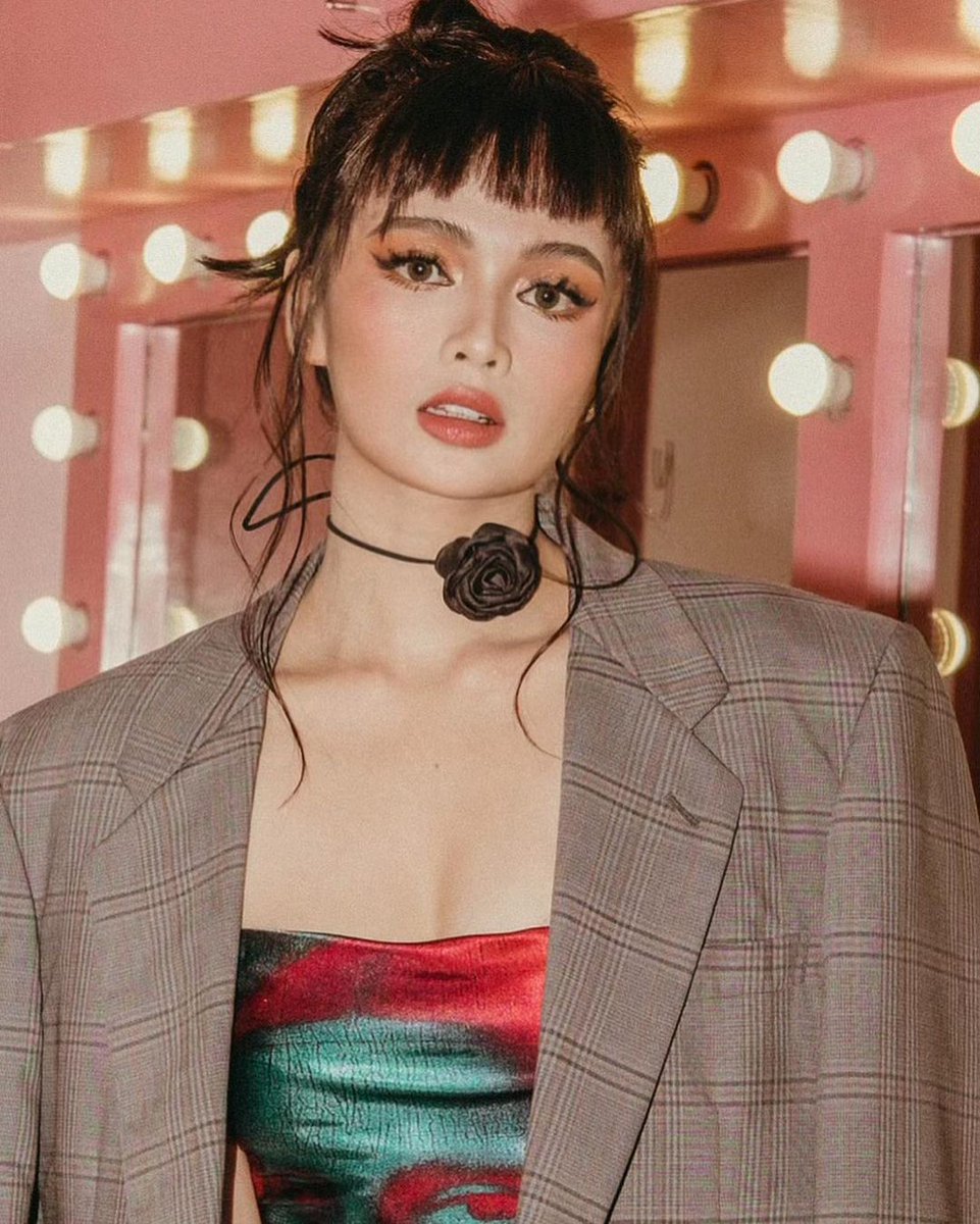 TeamRiRhen's tweet photo. Part 1

Overflowing visuals and beauty of @realrhen 😍😍💜💜

Catch her new series "KUNG HINDI LANG TAYO SUMUKO" as Georgina this August 21 on Viva One.

#RhenEscaño https://t.co/h7uIWaan8s