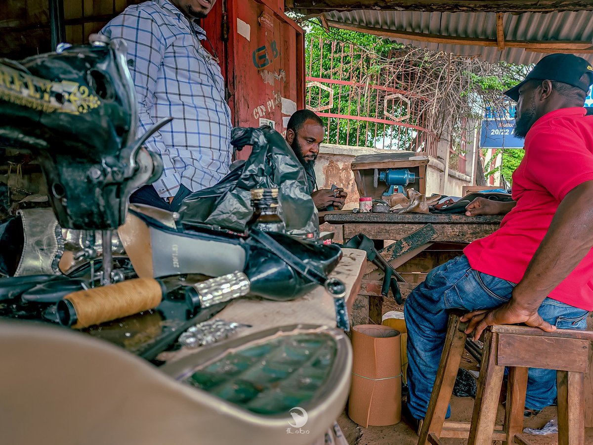 UduMatthew's tweet photo. At times, you find Composition where you least expect it.
My Entry for @Xiaomi v"Capture the Market" Theme.
Shot on Redmi Note 9s.
#xiaomiimagery #mobilephotography #creativecritiques #marketphotography #redmiphotography #redmi #redminote9s
@Xiaomi https://t.co/61BlLYE4cA