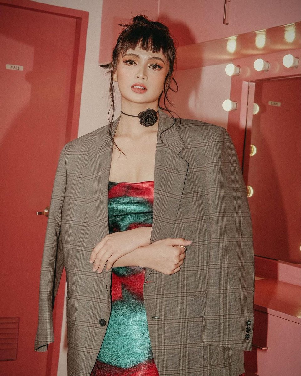 TeamRiRhen's tweet photo. Part 1

Overflowing visuals and beauty of @realrhen 😍😍💜💜

Catch her new series "KUNG HINDI LANG TAYO SUMUKO" as Georgina this August 21 on Viva One.

#RhenEscaño https://t.co/h7uIWaan8s