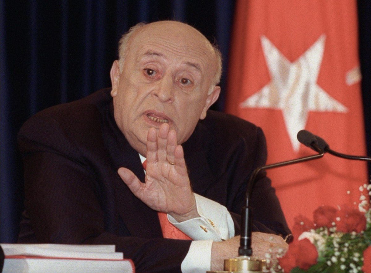 "eğer avrupa’ya bir kürt devleti lazımsa, onlar kendi topraklarından versinler… hangi ülkeler istiyor ise birer parça versin; bunlar da hiç olmazsa orada bir devlet sahibi olurlar, hem de avrupa devleti olurlar. buralarda devlet olup ne yapacaklar?"

süleyman demirel, 1998