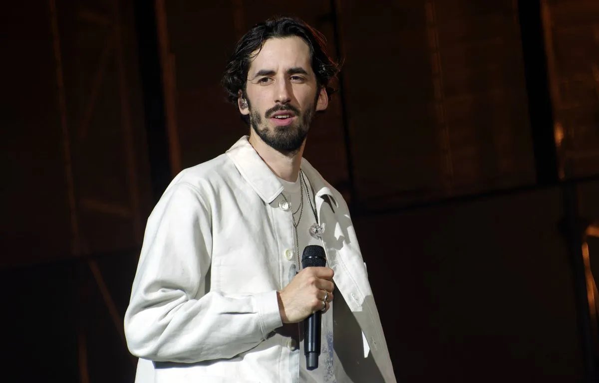 GossipRoomOff's tweet photo. 🚨 Le rappeur français Lomepal est accusé de viol. Antoine Valentinelli, de son vrai nom, est visé par une enquête ouverte par le parquet de Paris.

Les faits dont est accusé le rappeur de 31 ans, seraient survenus en 2017 à New York, la plaignante étant une connaissance. Une plainte a été déposée trois ans plus tard, en 2020. ⚖️ (via Le Parisien)