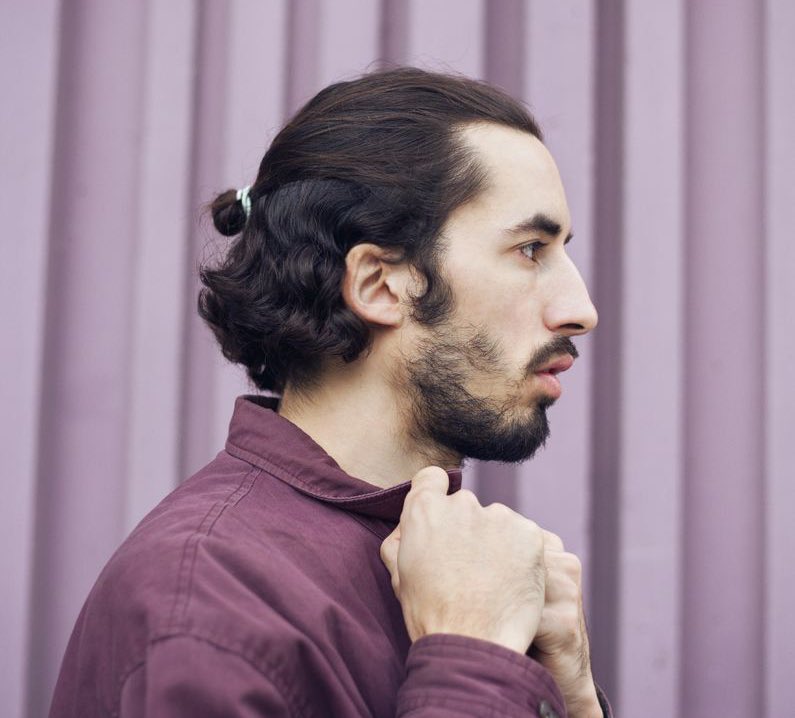 GossipRoomOff's tweet photo. 🚨 Le rappeur français Lomepal est accusé de viol. Antoine Valentinelli, de son vrai nom, est visé par une enquête ouverte par le parquet de Paris.

Les faits dont est accusé le rappeur de 31 ans, seraient survenus en 2017 à New York, la plaignante étant une connaissance. Une plainte a été déposée trois ans plus tard, en 2020. ⚖️ (via Le Parisien)