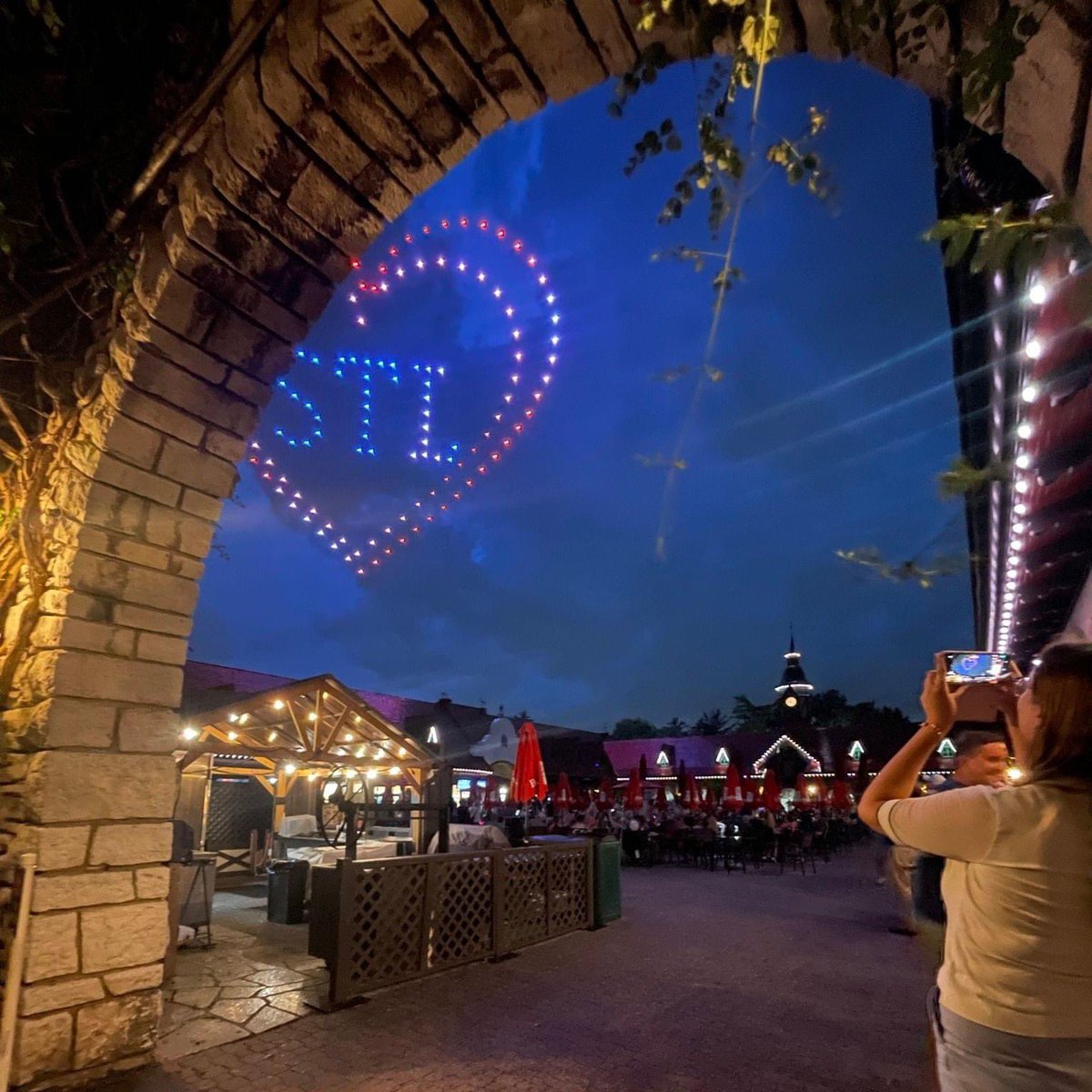 Sky Elements Drones (@skyelementsusa) on Twitter photo We will be back out at <a href="/GrantsFarm/">Grant's Farm</a> this weekend for their Drone Show Spectacular 💫 See you there! We will be back out at <a href="/GrantsFarm/">Grant's Farm</a> this weekend for their Drone Show Spectacular 💫 See you there!