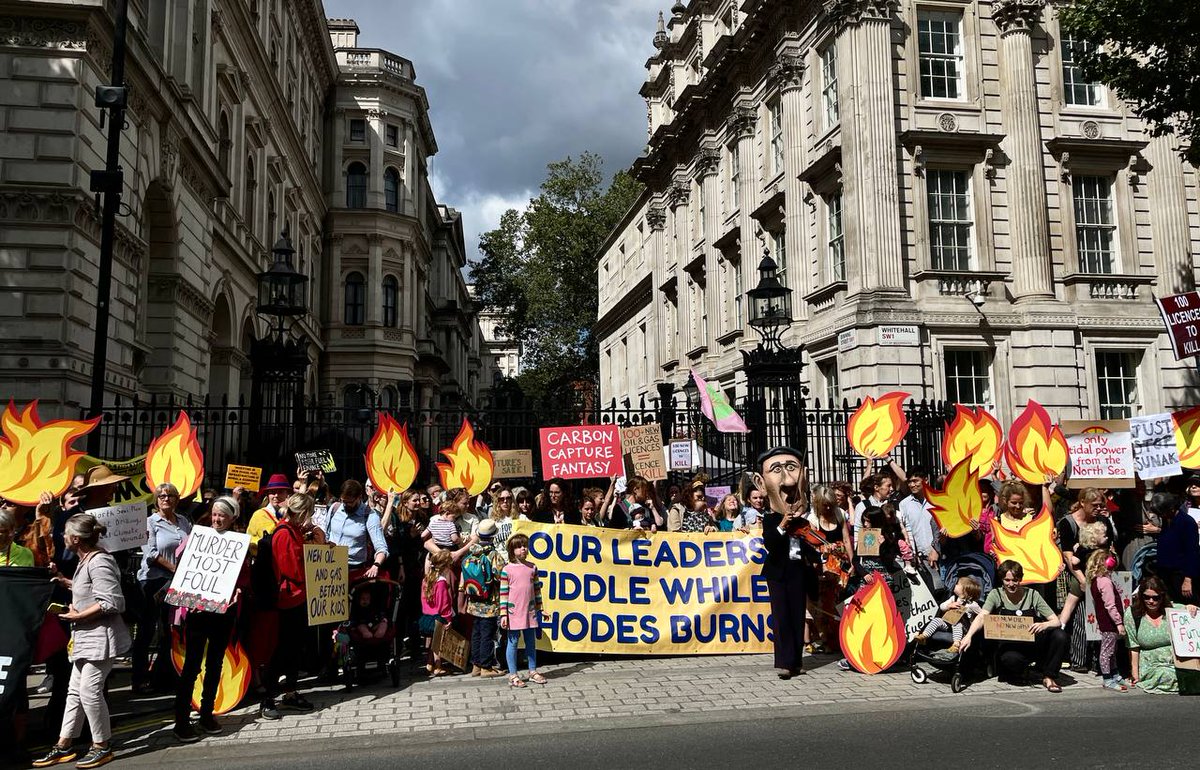 🔥🌍🔥🌍🔥Wandsworth rebels joined <a href="/mothersriseup/">Mothers Rise Up 🌍 (inactive)</a> and <a href="/fossilfreeLDN/">Fossil Free London</a> outside Downing Street today in protest at <a href="/RishiSunak/">Rishi Sunak</a>'s ecocidal approval of 100 new oil and gas licences. 
#ClimateActionNow #ClimateEmergency 
<a href="/XRLondon/">Extinction Rebellion London 🌍</a> <a href="/XRebellionUK/">Extinction Rebellion UK 🌍</a> <a href="/MumsForLungs/">Mums For Lungs</a> @parents_4future <a href="/COP_XR/">COP_Extinction Rebellion</a>