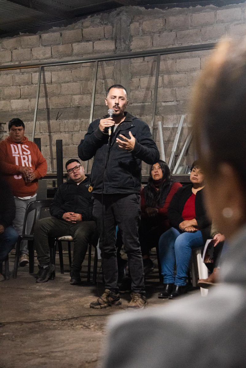LuisRCastrooo's tweet photo. En la Ciudad de Belén acompañamos a Cristian Yapura pre candidato a intendente, con nuestra propuesta programática de tierra, techo y trabajo.

@JuanGrabois https://t.co/ajRRCjWUga