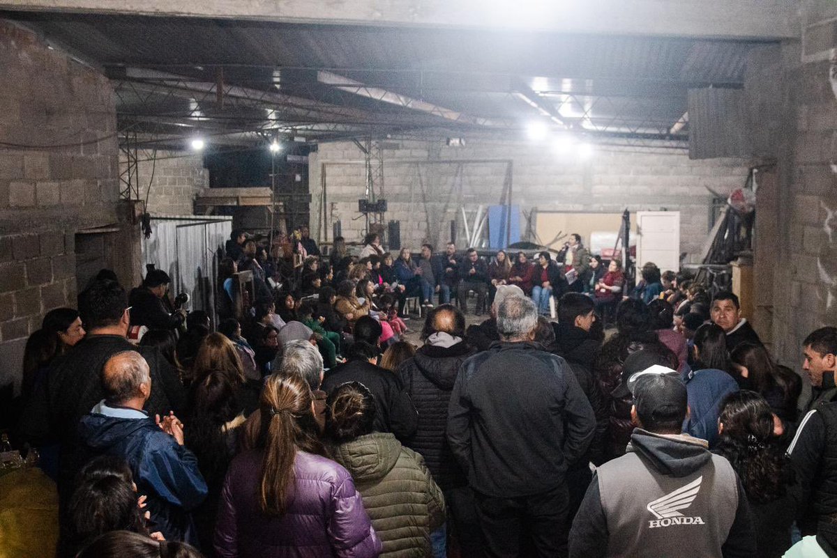 LuisRCastrooo's tweet photo. En la Ciudad de Belén acompañamos a Cristian Yapura pre candidato a intendente, con nuestra propuesta programática de tierra, techo y trabajo.

@JuanGrabois https://t.co/ajRRCjWUga