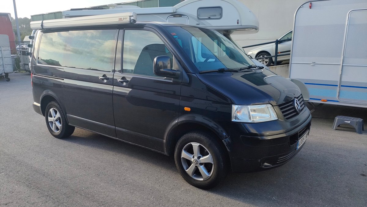 CaravanasJuan's tweet photo. Volkswagen Transporter, con 222.000km en muy buenas condiciones. Para 2 personas. Cocina, nevera, salón, asientos convertibles en cama. Cuenta con toldo, placa solar, enganche y portabicis.
#caravanasjuan #muevetuvida #camper
https://t.co/S7WLCP1hSO 
Pol. Ind. A Granxa, O Porriño https://t.co/xpyMkd0cJW