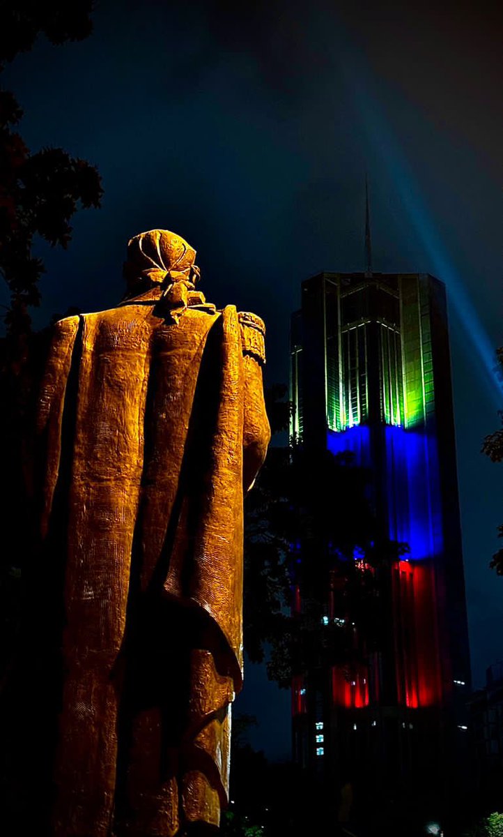 CeballosIchaso1's tweet photo. 🇻🇪 || Celebramos el Día de la Bandera Nacional, símbolo de luchas, unión, dignidad y libertad, izada por el Almirante en Jefe Generalísimo Francisco de Miranda, un día como hoy hace 217 años en Coro 1806 y que nos convoca a defender la independencia y la soberanía patria. https://t.co/u0D5EepoV0