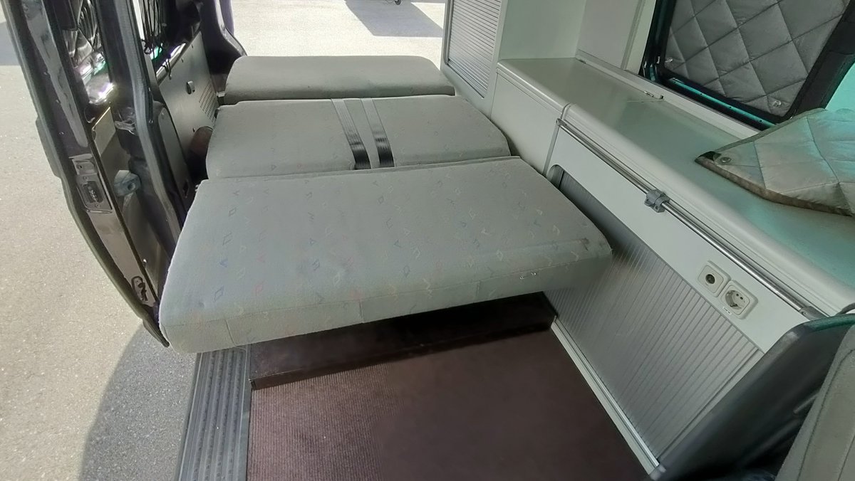 CaravanasJuan's tweet photo. Volkswagen Transporter, con 222.000km en muy buenas condiciones. Para 2 personas. Cocina, nevera, salón, asientos convertibles en cama. Cuenta con toldo, placa solar, enganche y portabicis.
#caravanasjuan #muevetuvida #camper
https://t.co/S7WLCP1hSO 
Pol. Ind. A Granxa, O Porriño https://t.co/xpyMkd0cJW