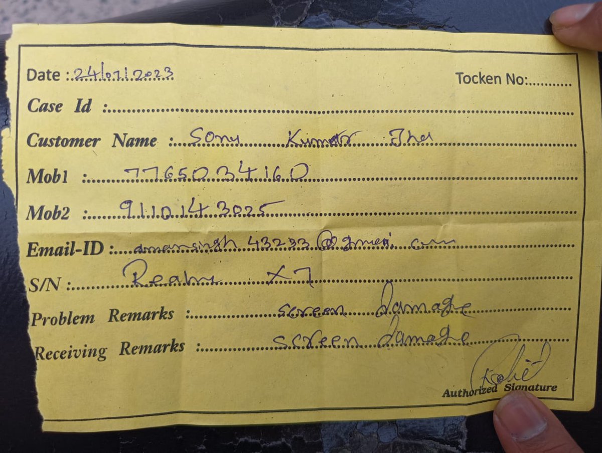 sonujha641's tweet photo. @realmeIndia Maine apna phone 24 ko screen replacement me diya tha 10 din hone wala hai service centre ka kehna h ki part abhi tk nhi hai isse achha to mai bahar se lgwa leta ... 
#Realmeservice center very poor... https://t.co/dn8yGkeWlW