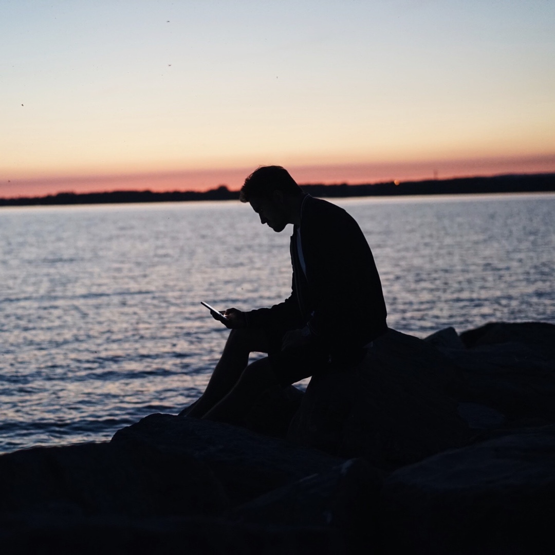 Do individuals who often experience loneliness process social information differently? 

Check out this recent study by Dr Andrew Martin, senior lecturer in cognitive neuropsychology and Professor Heather Ferguson (@hethstar81):
ow.ly/QNhj50PnWnM