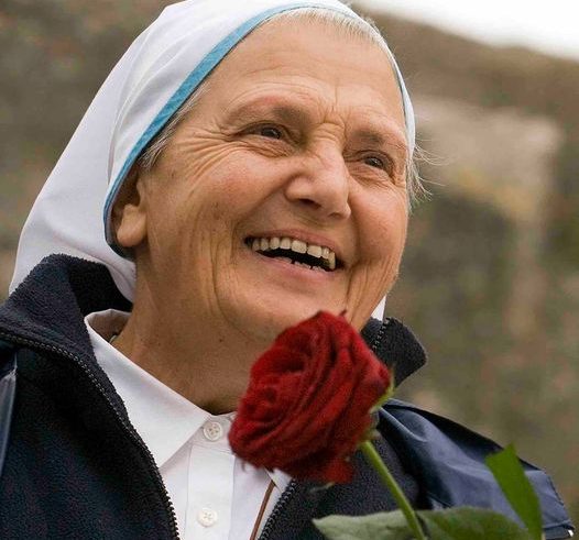 ObispoMunilla's tweet photo. Hoy ha fallecido la #MadreElvira, fundadora del #Cenaculo, donde muchos miles de jóvenes han sido rescatados de las drogas y de una vida sin sentido...
En la catequésis #JMJ de hoy he hablado a los jóvenes de la #JMJLisboa2023 de esta mujer de Dios y de su obra...
#JMJ2023 https://t.co/k1O2KA0N8S