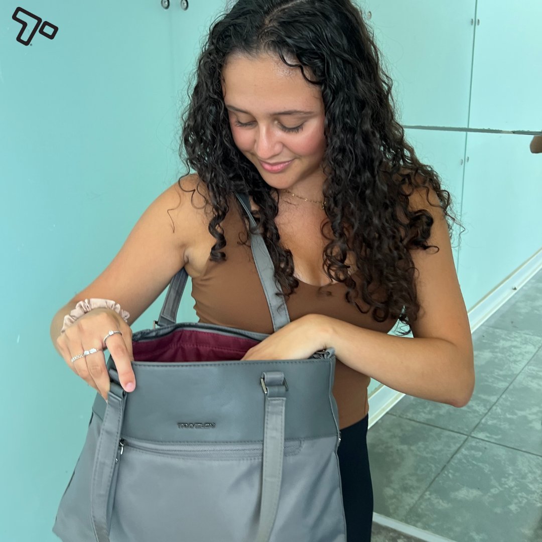 Travelon_Bags's tweet photo. More of @alina_ladewig because doesnβt she look great with our Anti-Theft Addison Tote.
Plus, it is 40% off now!
Shop here:
https://t.co/Zh3kQl0yL5
#Travelon #totebag #Addison #backtoschool #RFID #laptopbag #antitheftbag https://t.co/Yx952oCMWN
