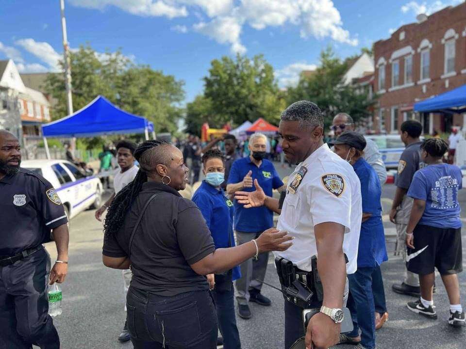 67ClergyCouncil's tweet photo. We were blessed to have over 40 of our SYEP and our Clergy Street Teams join our staff for National Night Out as we interacted with our cops and community for an evening of fun, food and fellowship!

#GodSquad
#SYEP
#NNO2023
#67Precinct
#NYPD https://t.co/5voi96N1ny