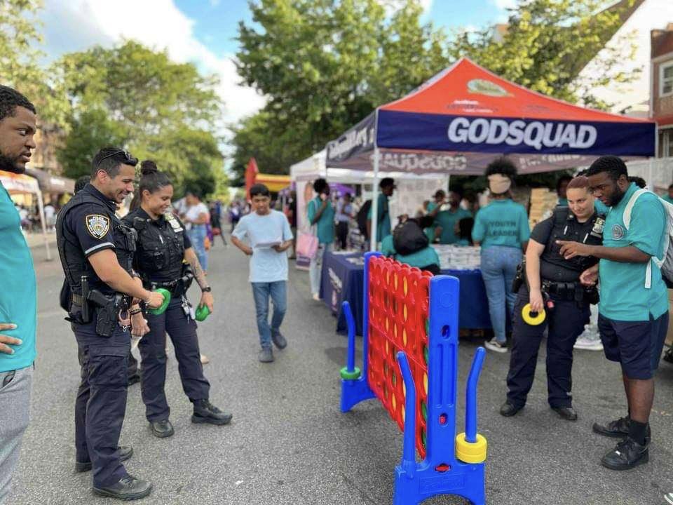 67ClergyCouncil's tweet photo. We were blessed to have over 40 of our SYEP and our Clergy Street Teams join our staff for National Night Out as we interacted with our cops and community for an evening of fun, food and fellowship!

#GodSquad
#SYEP
#NNO2023
#67Precinct
#NYPD https://t.co/5voi96N1ny