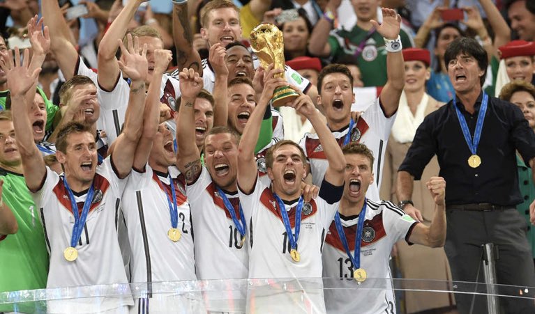 Was ist nur mit der großen Fußballnation Deutschland passiert ? 

Vorrundenaus WM2022 Männer
Vorrundenaus EM2023 U21 Männer
Vorrundenaus WM2023 Frauen

#KorGer #WWC2023