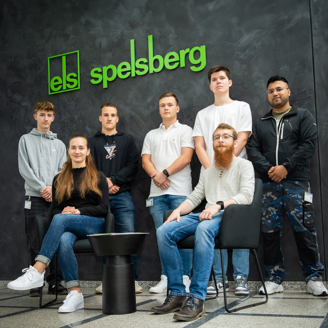 🚀 #Ausbildungsstart bei #Spelsberg! 💼

8 #Nachwuchskräfte in 7 #Berufsfeldern sind bei uns neu an Bord. Ob #kaufmännischer, #technischer oder #IT-Bereich - hier gibt es spannende #Perspektiven &amp; starke #Karrieremöglichkeiten. 👩‍💻🔧

Für 2024 bewerben: spelsberg.de/ueber-uns/karr…