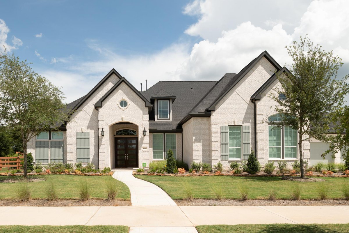 BrickIndustry's tweet photo. So stunning 😍 Brick is not only durable, but also naturally energy efficient to help keep your home cooler in the summer and warmer in the winter. Brick has you covered, no matter the season! Learn more: https://t.co/8CfI2qpcXI
#buildwithbrick #architecture #sustainablestyle https://t.co/3WyrZbNPYK