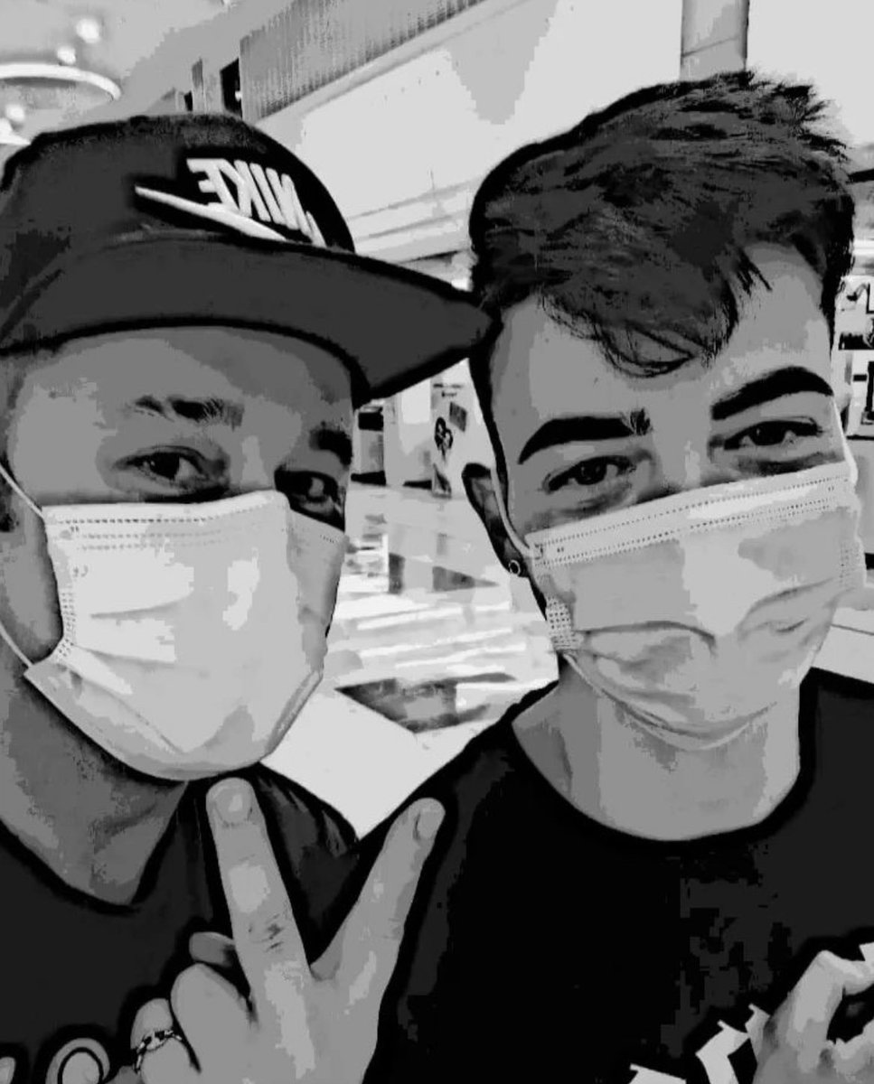 CanoLavaud's tweet photo. Cheers!! #BuenasTardes #cheers #albertito98 #2bad #twitch #Cclavaud #Stormhorizon7 #Summer #selfie #memories #throwback #someday #goodluck 🍀😎🙏 https://t.co/AbqimAhCSc