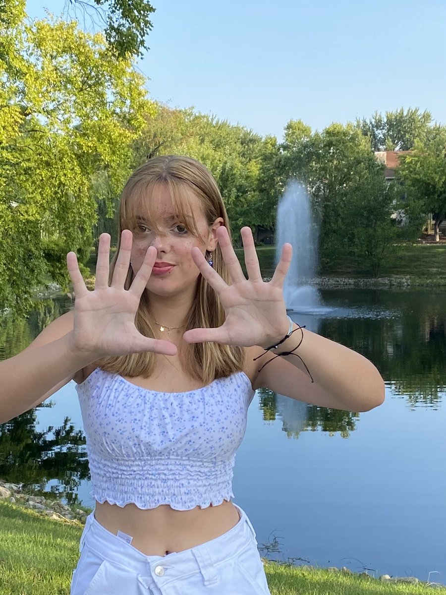 KimberlyF2012's tweet photo. Happy first day of sophomore year!!!    Go Bears!!   #LTday1 https://t.co/oZRMFZbS0c