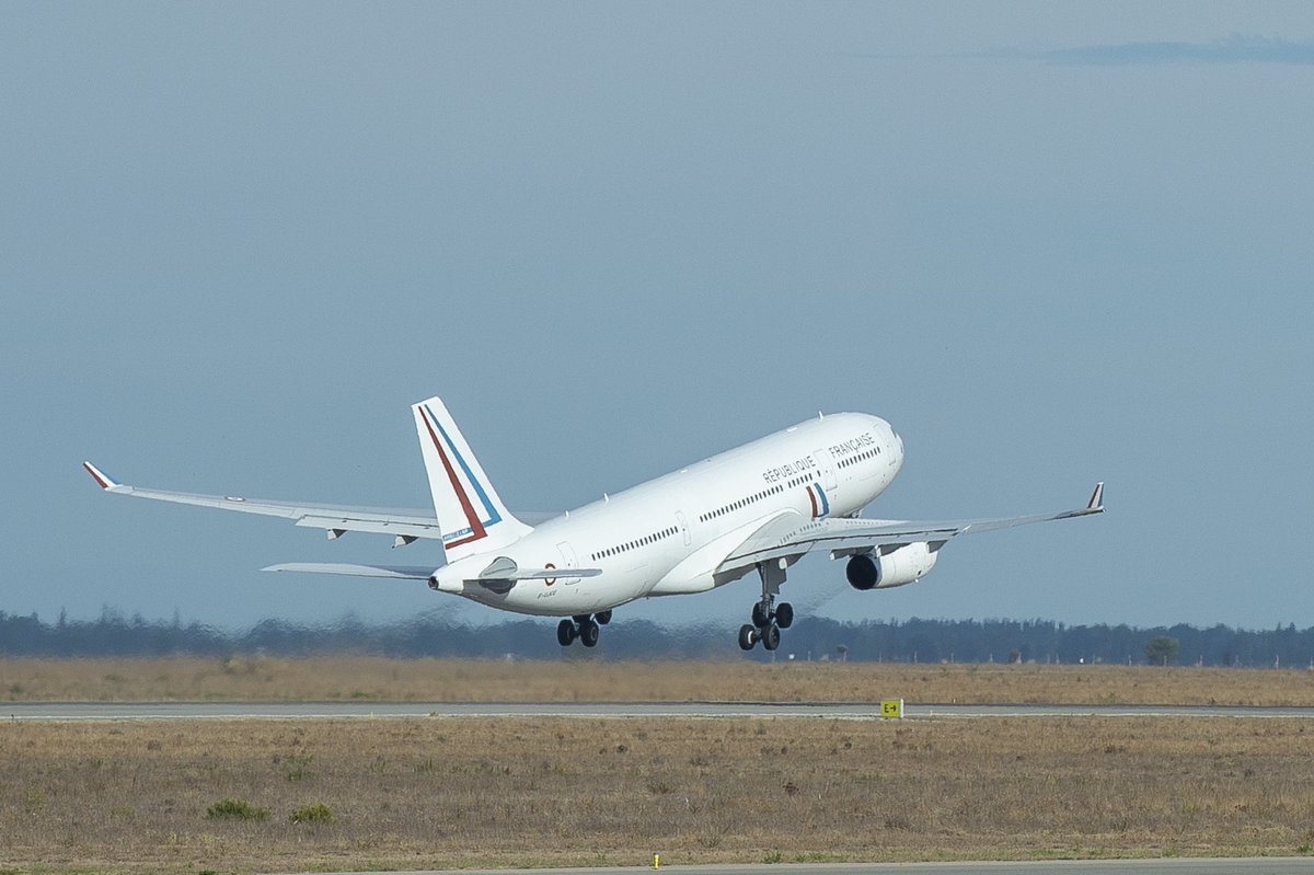 EmmanuelMacron tweet picture