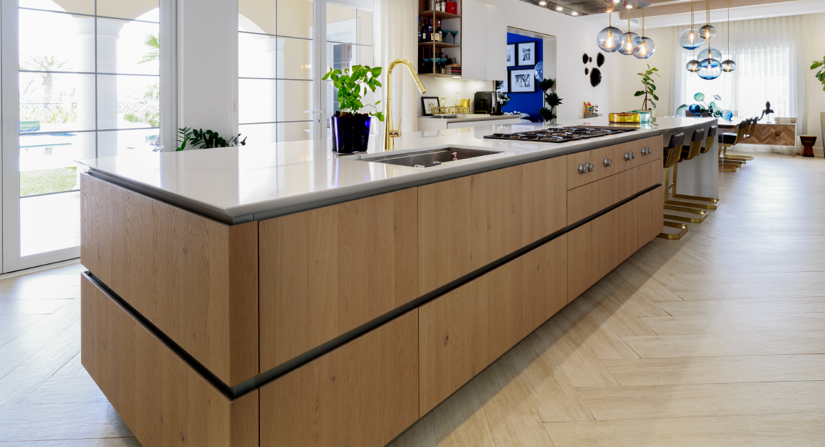 COMPACsurfaces's tweet image. Nuestro Unique Calacatta™ de #QuartzCOMPAC destaca en este espacio abierto y luminoso dando paso a una magnífica encimera infinita y fusionándose armoniosamente con elementos en madera. bit.ly/3OjnVZA