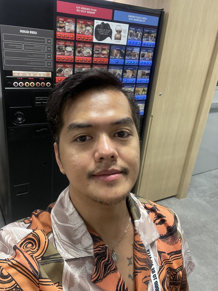 patzylicious's tweet photo. magsawa ka sa drinks sa office ππ
. Thankful Thursday evening yβall π. #JPMorganChase #ChaseWhatMatters #MakingDreamsPossible #BestPlaceToWork https://t.co/A8TFnvGWQA