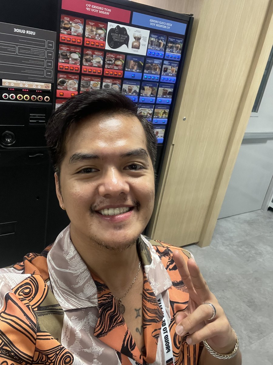 patzylicious's tweet photo. magsawa ka sa drinks sa office ππ
. Thankful Thursday evening yβall π. #JPMorganChase #ChaseWhatMatters #MakingDreamsPossible #BestPlaceToWork https://t.co/A8TFnvGWQA