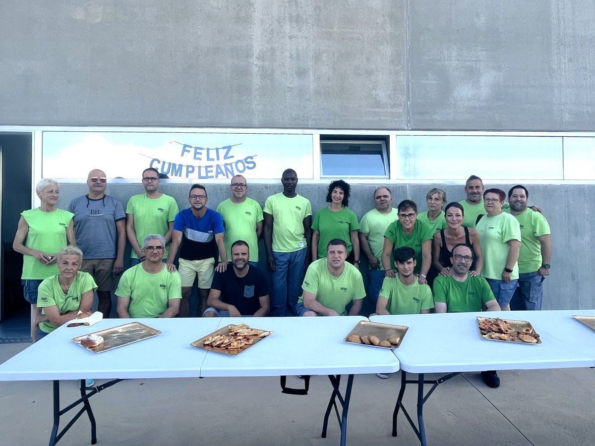 Hoy el benjamín de la familia de Motiva cumple años y no hay mejor forma de celebrarlo que almorzando juntos. Nos encanta poder transmitirle nuestra experiencia y que pueda aprender de personas que llevar más de una década trabajando en el sector. ¡FELICIDADES!