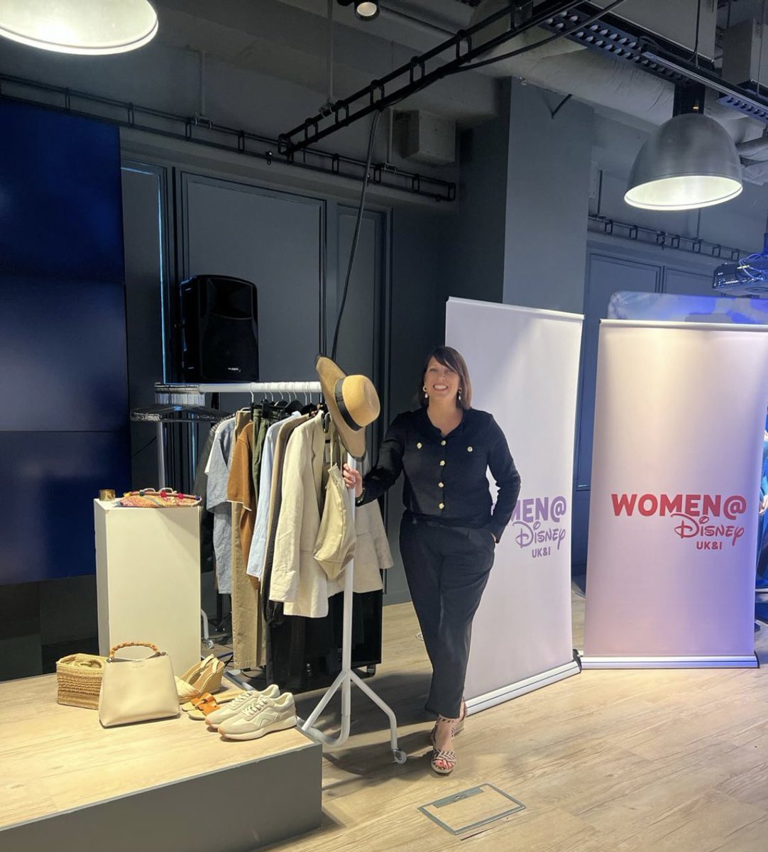 ZoeStyling's tweet photo. Thrilled to talk with the Women at Disney organisation at the @disney head office in London recently for a session on summer dressing. Top 3 tips 1.) white tee for men &amp; women 2.) Wear natural materials like 100% cotton or linen 3.) Straw or rattan shoes &amp; bags add summer vibes https://t.co/vTIWD03bnC