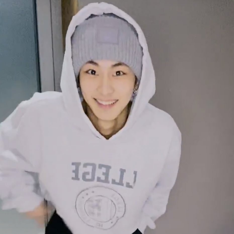 HES SO ADORABLE TODAY 😭