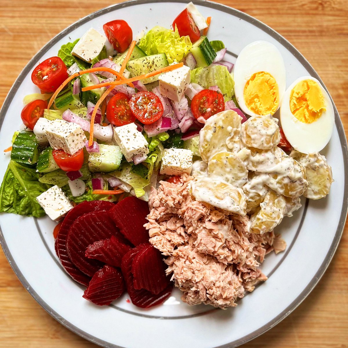 TheRiverMercy's tweet photo. @SlimmingWorld That does look delicious 😋 almost as good as my lunch 🥗 😋😂 #foodoptimising https://t.co/x4xQ2Ab6Lu