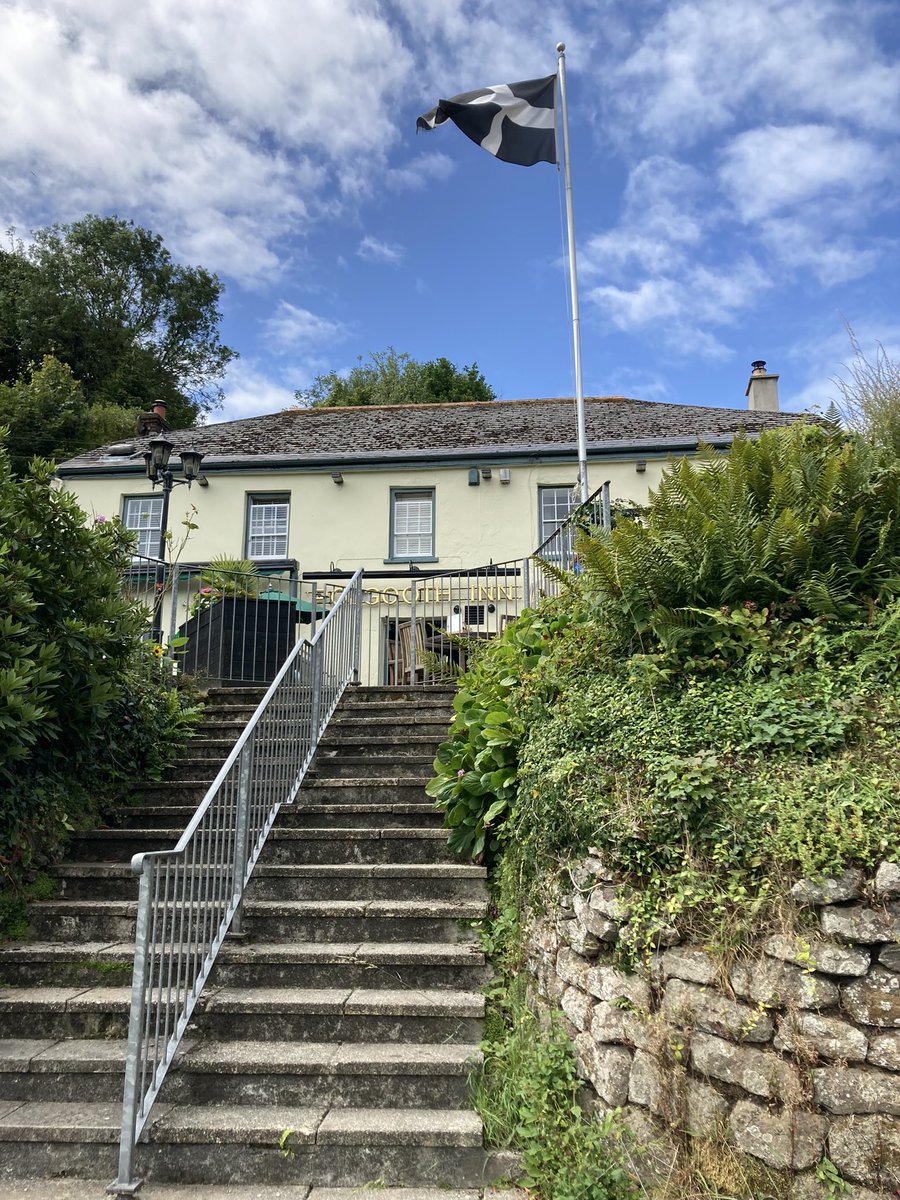 BlaiseCottage's tweet photo. Country lane walks regardless of the weather @blaisecottage #cornwall #footpaths #steps #healthylifestyle #airbnbcornwall #airbnbsuperhost🏆 #rural_love #liquidrefreshment @polgooth_inn #summer #freshair #labrador #bluesky #herecomestherainagain https://t.co/DGymWadrzG