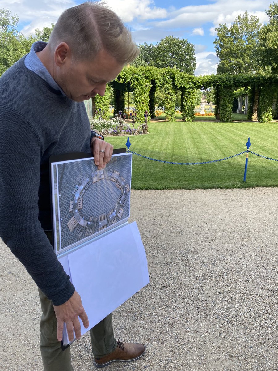 henschel_frank's tweet photo. Heute mal auf den Spuren von #Pückler s Venusbeet. Spannende Geschichte, die hinter der Rekonstruktion steht. Puzzeln für Große. #Branitz #Cottbus https://t.co/G7X3cEhULY