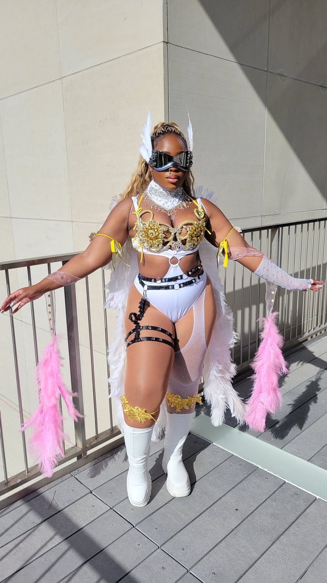 Itszaybaybay's tweet photo. Reply or Quote Tweet with a pic of you VS the Cosplay 💅🏾 https://t.co/A96Z4v4wPj