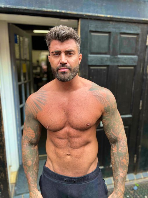 Have you trained today ? 🦍 https://t.co/rEAGUEmFwQ