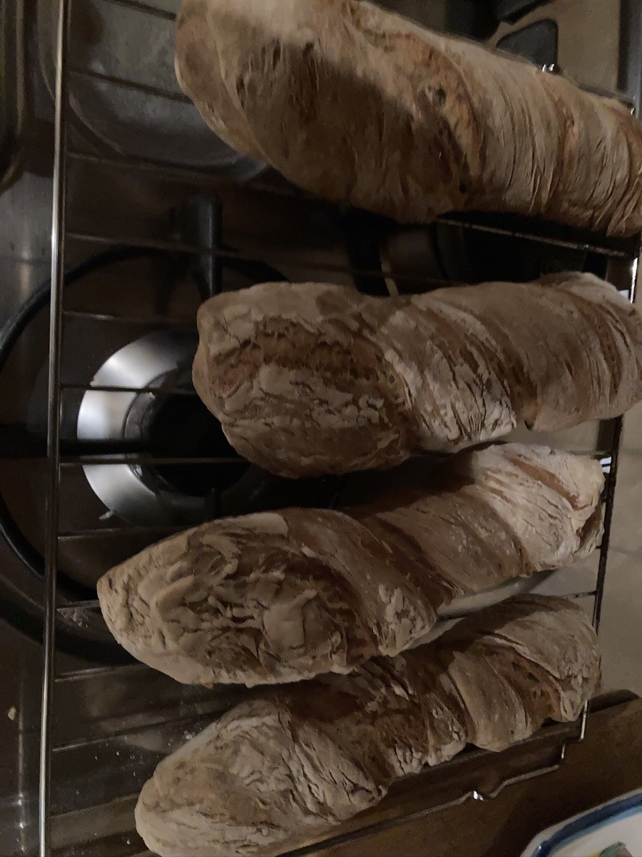 Soll bitte niemand mehr über Foodwaist klagen, solange #putin Tonnen von  #getreide bombardieren und vernichten lässt