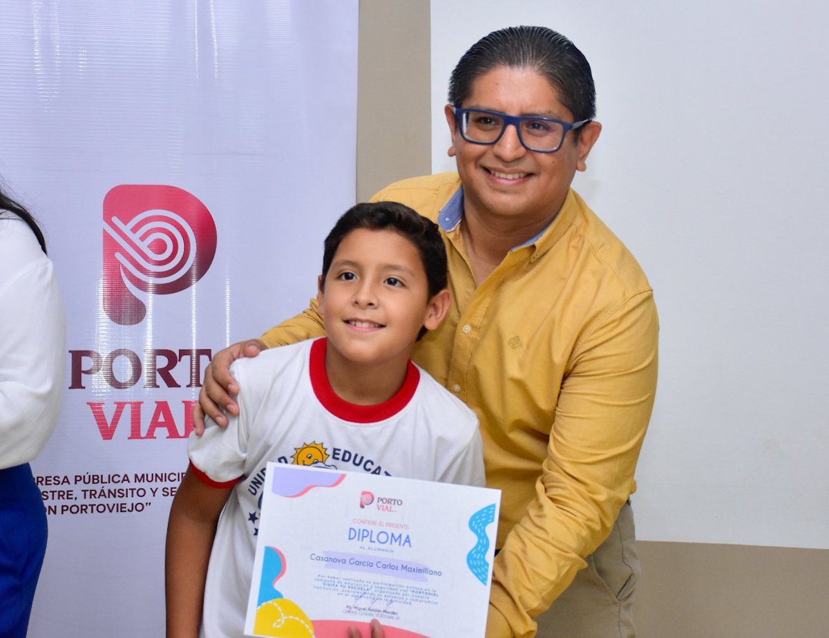 El proceso de capacitación empezó con los estudiantes de la Unidad Educativa Arco Iris. 

La finalidad de la campaña es fomentar el respeto de las normas de tránsito en estudiantes de nivel primario y secundario.

#NuestroTrabajoContinúa