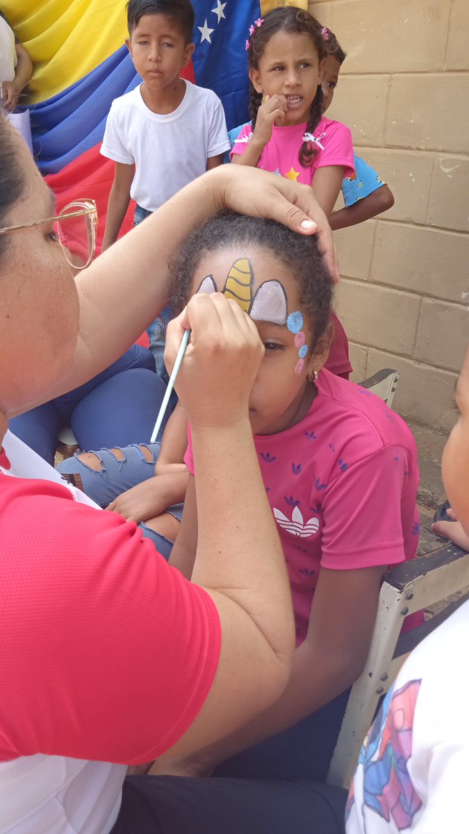 LenisMiranda1's tweet photo. Hoy se dió inicio al plan agosto de escuelas abiertas en la escuela básica DC 14 La Loma con la participación de la comunidad en general y el personal de la institución educativa. Fundabit presente 💪💪 https://t.co/BhqEqFTFsJ
