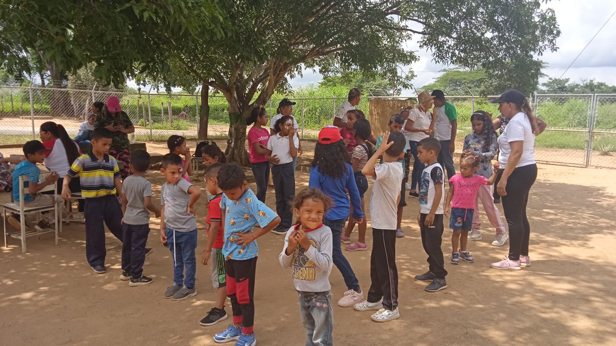 Hoy se dió inicio al plan agosto de escuelas abiertas en la escuela básica DC 14 La Loma con la participación de la comunidad en general y el personal de la institución educativa. Fundabit presente 💪💪