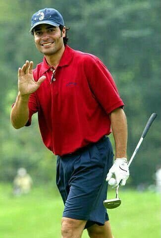 CHAYANNEMUSIC's tweet photo. Un día sin jugar golf parece un siglo 🏌️‍♂️ https://t.co/62aShKsLnR