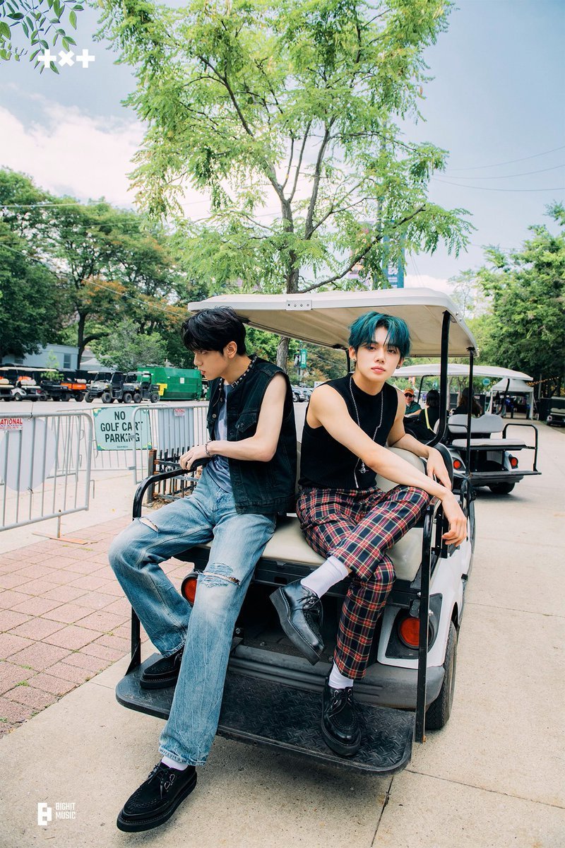 hourlyeonbin's tweet photo. @ lollapalooza 2022 https://t.co/Dfrb5fUa5V