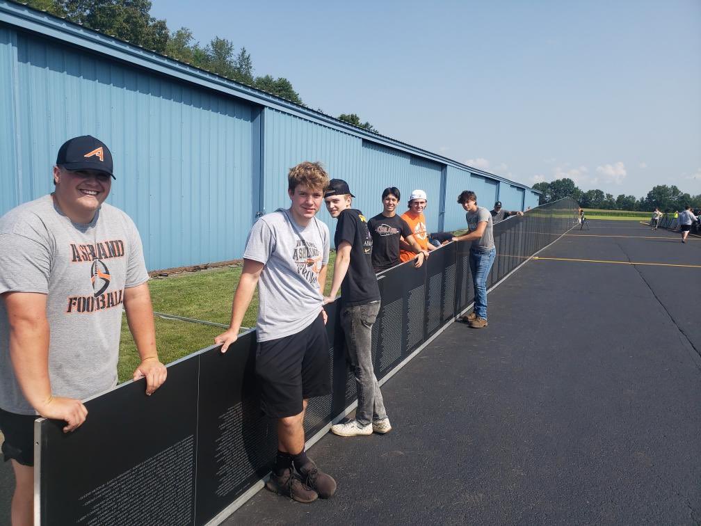ArrowsBusiness's tweet photo. Proud of our AHS Football for their service to setting up the Traveling Vietnam War Memorial Wall out at the Ashland County Airport. #weareashlandarrows🧡🖤 #GodBlessAmerica #NeverForget https://t.co/PDrKy2zMM1