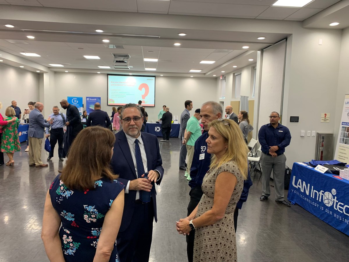 CareerSourceBD's tweet photo. 🎉 We had an incredible time at the Small Business Council Innovation Conference hosted by @ftlchamber  🌟

It was inspiring to learn from industry experts, collaborate on innovative ideas, and gain valuable insights on how to take our business to the next level. 💼✨ https://t.co/WFnamYOgMx