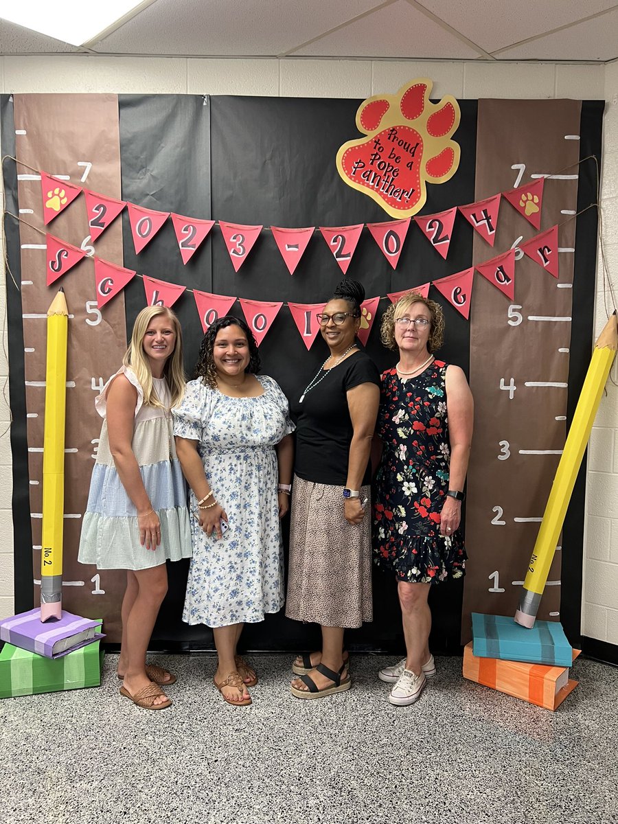 Cassie_Lou7's tweet photo. We are so excited to meet our new students and get this new 2023-2024 school year started here at Pope!🐾❤️@pope_school #WeArePopePanthers https://t.co/ejwUx1Qayi