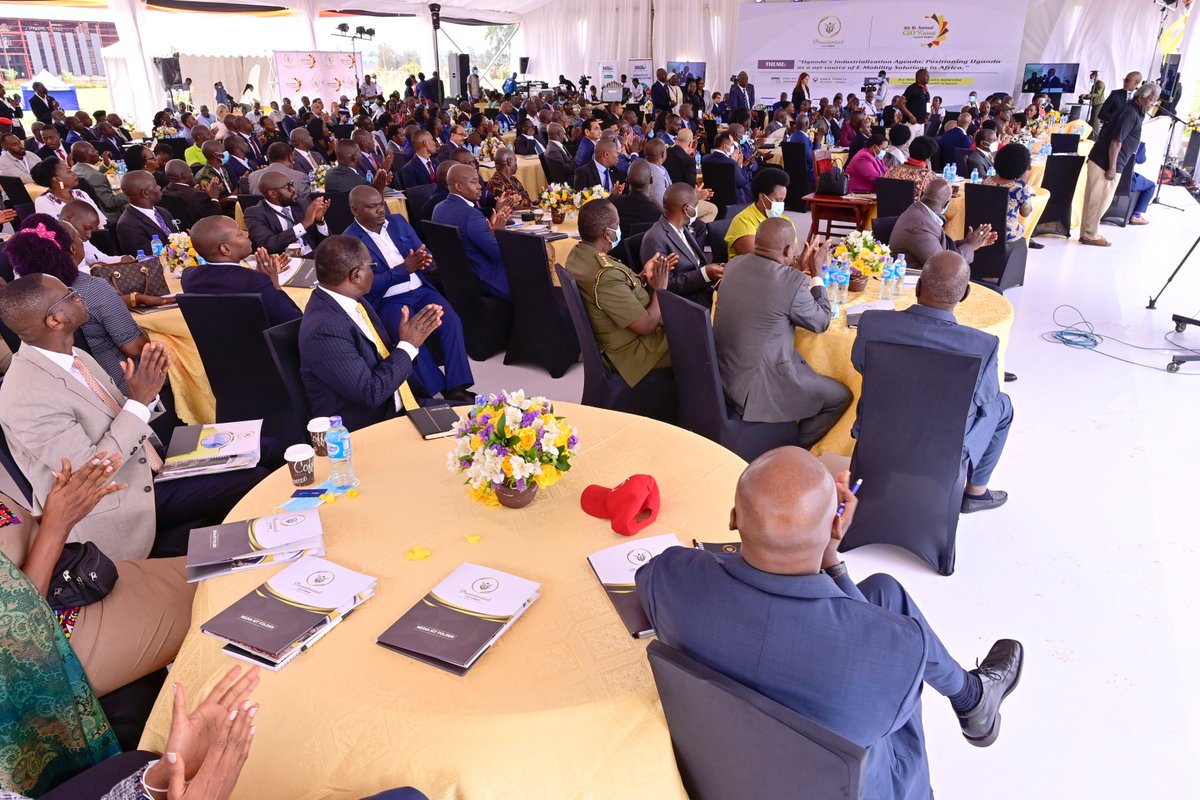 StateHouseUg's tweet photo. President @KagutaMuseveni 🗣️ We are here buying furniture from the Arabs who stay in the desert. How can we sit on imported furniture here? We can not make a plane, a computer, or medicine, we can’t even make furniture, what sort of experts are we? experts of ignorance? https://t.co/91fXb1Oo38