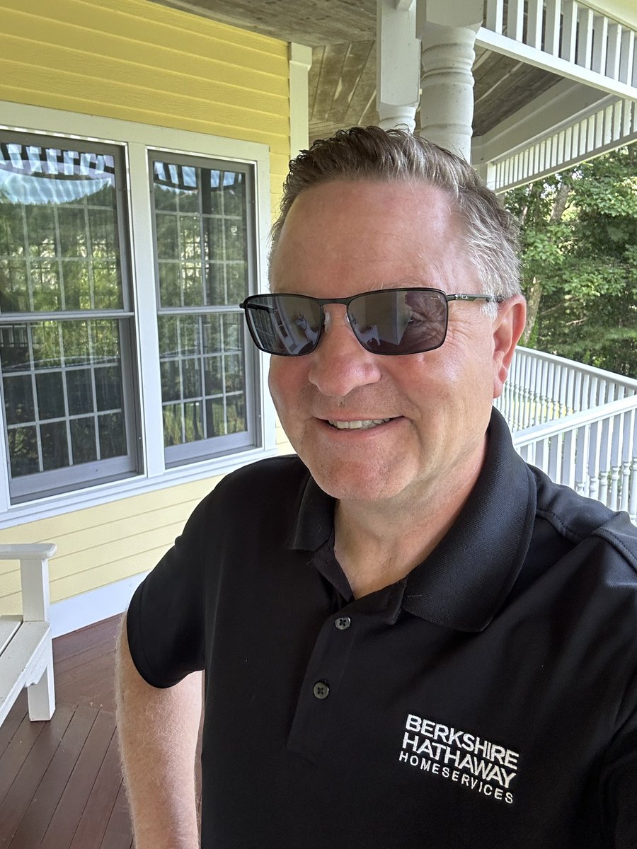 nhjoshjudge's tweet image. Starting showings on this beautiful house in Pelham that I’m selling today, couldn’t ask for a nicer day for it.