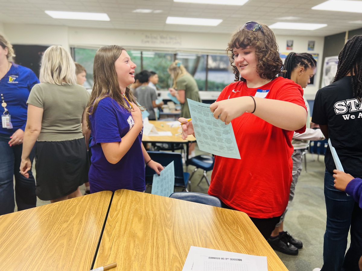 District_87's tweet photo. Uknighted! Our incoming BJHS 6th graders spent a day meeting teachers, touring the school, meeting new friends, and trying out their lockers. This group is ready to start school off on the right foot!
#WeAreD87 #Unkighted #Ready4School https://t.co/vkWal0YRJ6