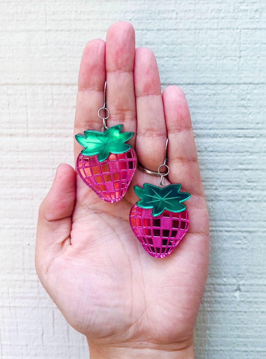 meownikaa's tweet photo. disco strawberries 🪩🍓 https://t.co/ywqGDAloWc